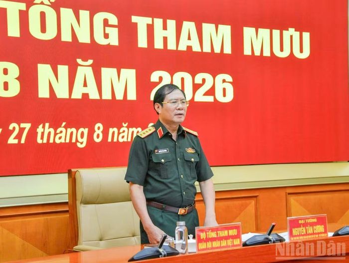 Đại tướng Nguyễn Tân Cương chủ trì hội nghị.