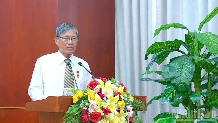 Đồng chí Thiếu tướng Đỗ Việt Thắng, nguyên Ủy viên Ban Thường vụ Tỉnh ủy, nguyên Giám đốc Công an tỉnh Bạc Liêu phát biểu tại buổi lễ.