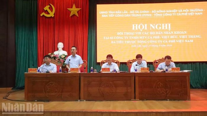 Đồng chí Nguyễn Hồng Điệp, Trưởng Ban Tiếp công dân Trung ương (Thanh tra Chính phủ) phát biểu tại buổi đối thoại. (Ảnh: CÔNG LÝ)