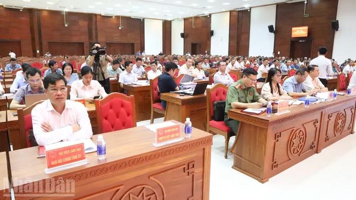 Các đại biểu dự buổi đối thoại. (Ảnh: CÔNG LÝ)