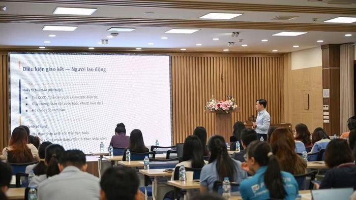Diễn giả tại hội nghị. (Ảnh: KHÔI MINH)