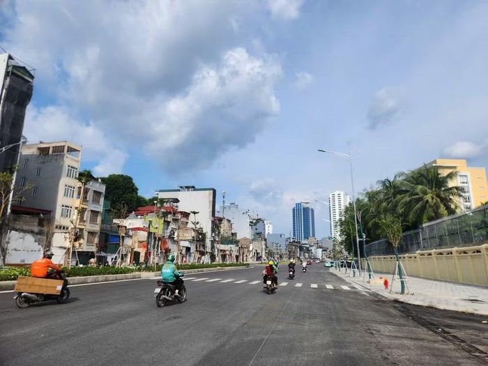 Việc đưa phần đường Hoàng Cầu-Voi Phục vào khai thác trước khi hai cầu vượt hoàn thành được kỳ vọng tạo thêm không gian lưu thông cho khu vực có mật độ phương tiện cao.