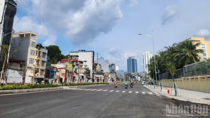 Dự án Vành đai 1 đoạn Hoàng Cầu-Voi Phục đang hoàn thiện những hạng mục cuối cùng để thông xe đúng dịp mừng Quốc khánh 2/9 năm nay.