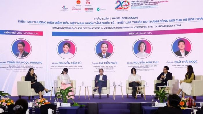 Giám đốc Trung tâm Thông tin và Xúc tiến du lịch Hà Nội Hà Tiến Nghi tham gia phiên thảo luận. (Ảnh: Khôi Minh)