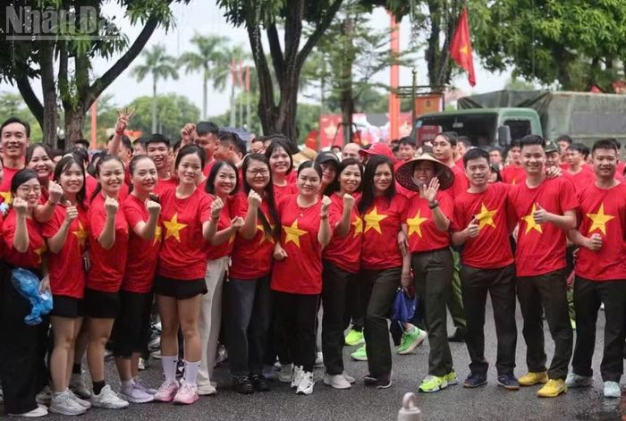 Chương trình "Cùng Việt Nam tiến bước" năm 2025 tạo ra sức lan tỏa và nhiều khoảnh khắc đáng nhớ đối với người dân Hà Tĩnh. (Ảnh: NGÔ TUẤN)