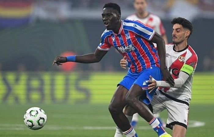  Ismaila Sarr (bên trái) lọt vào tầm ngắm của Liverpool. Ảnh: Getty  
