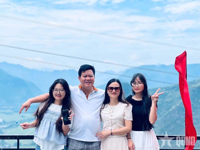 Cô Nguyễn Thị Hồng Nga cùng gia đình. Ảnh do nhân vật cung cấp
