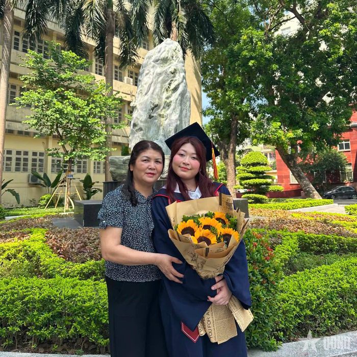 Bạn Trần Thu Trang cùng mẹ. Ảnh do nhân vật cung cấp