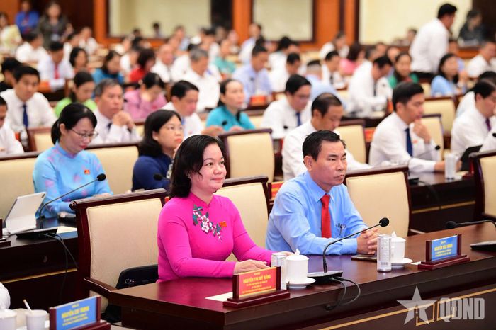 Các đại biểu tham dự kỳ họp.