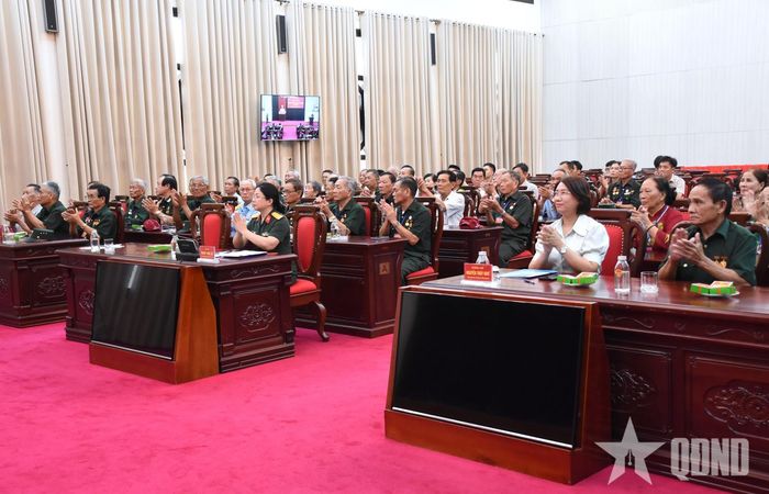 Các đại biểu dự buổi gặp mặt.