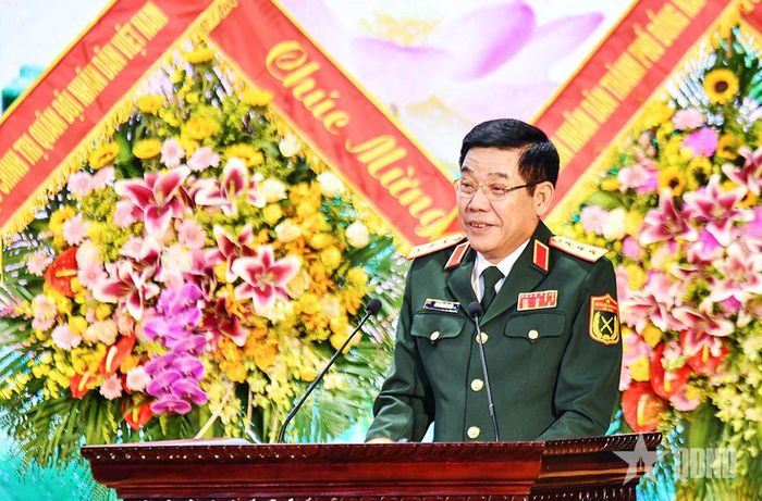Thượng tướng Nguyễn Văn Gấu phát biểu chúc mừng Trường Sĩ quan Lục quân 2.