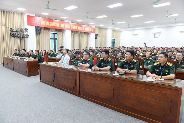 Các đại biểu tham dự bế mạc hội thi.