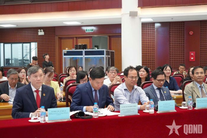 Các đại biểu tham dự hội thảo.