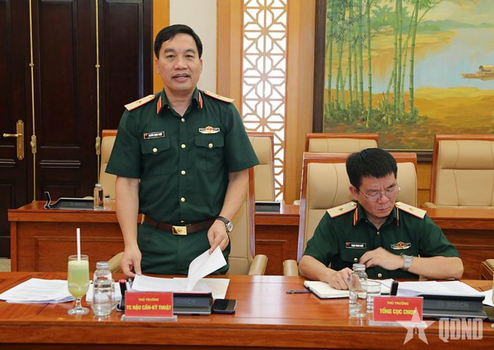 Các thành viên Ban Chỉ đạo phát biểu ý kiến.