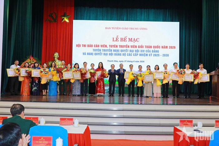 Ban Tuyên giáo Trung ương khen thưởng các cơ quan, đơn vị tham gia hội thi.