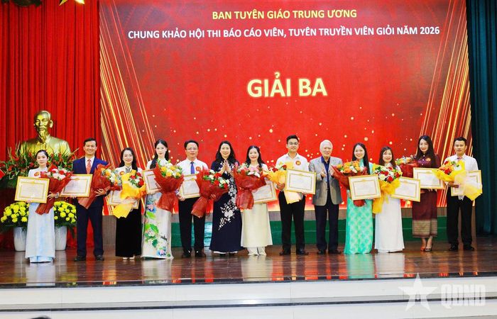 Các thí sinh đoạt giải Ba tại hội thi.
