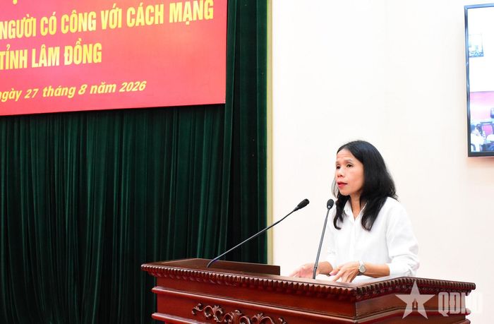 Đồng chí Châu Thị Đào, Phó giám đốc Sở Nội vụ tỉnh Lâm Đồng phát biểu tại chương trình gặp mặt.