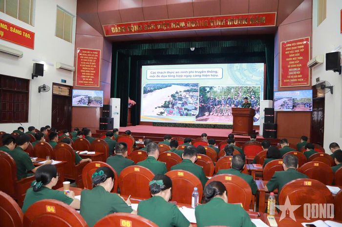  Quang cảnh hội nghị.