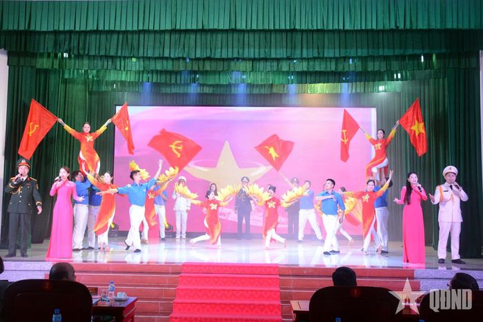  Tiết mục văn nghệ chào mừng hội nghị.