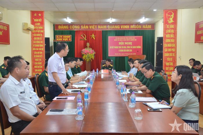  Các đại biểu thảo luận tại hội nghị.