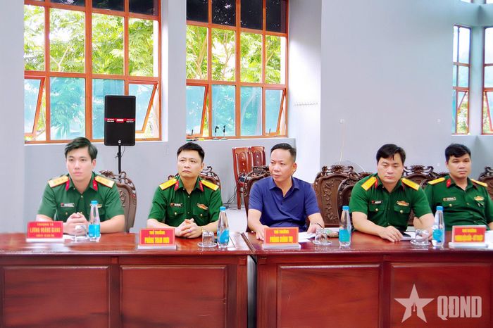 Các đại biểu dự khai mạc.