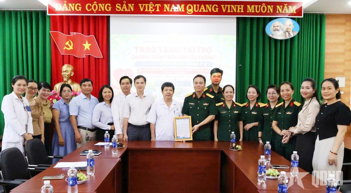 Viện Pháp y tâm thần Trung ương Biên Hòa trao thư cảm ơn Bệnh viện Quân y 4.