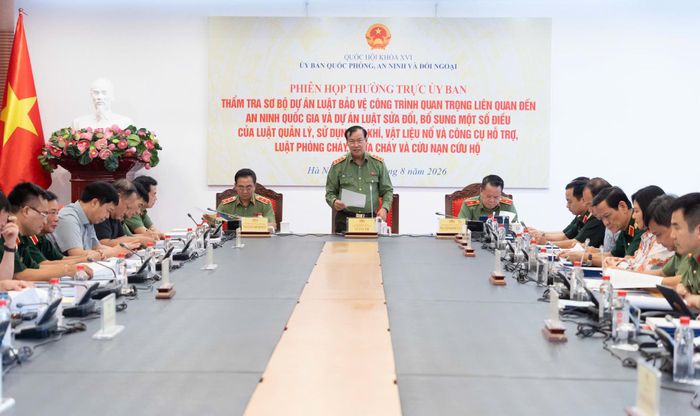 Quang cảnh phiên họp. Ảnh: HÙNG NGUYỄN