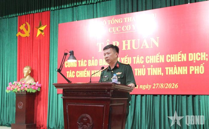 Đại tá Hoàng Nam, Phó cục trưởng Cục Cơ yếu (Bộ Tổng Tham mưu) phát biểu bế mạc tập huấn.