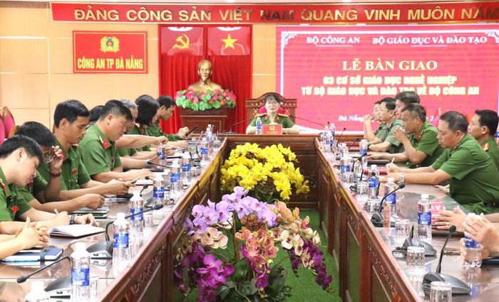 Đại tá Võ Thị Trinh - Phó Giám đốc Công an TP chủ trì tại điểm cầu Công an TP Đà Nẵng.