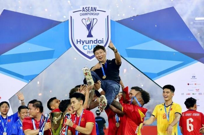 HLV Kim Sang Sik tỏ ra cao tay trong việc đọc trận đấu