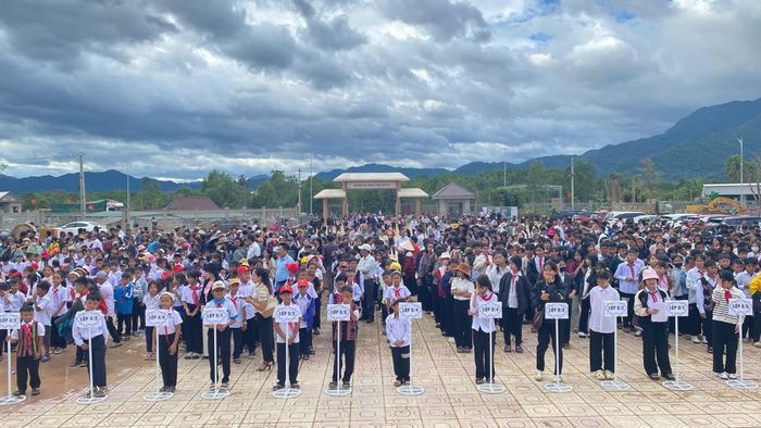 Hơn 95% học sinh tham đến tập trung.