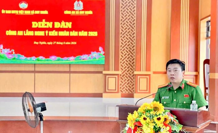 Thiếu tá Nguyễn Văn Long - Trưởng Công an xã Duy Nghĩa, chia sẻ thông tin.