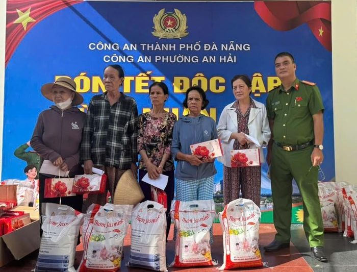 CAP. An Hải trao hỗ trợ cho các hộ dân gặp khó khăn trên địa bàn