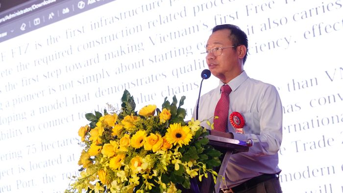  Ông Vũ Quang Hùng, Ủy viên Ban Thường vụ Thành ủy, Trưởng Ban Quản lý Khu công nghệ cao và các khu công nghiệp Đà Nẵng chia sẻ. Ảnh: XUÂN QUỲNH 