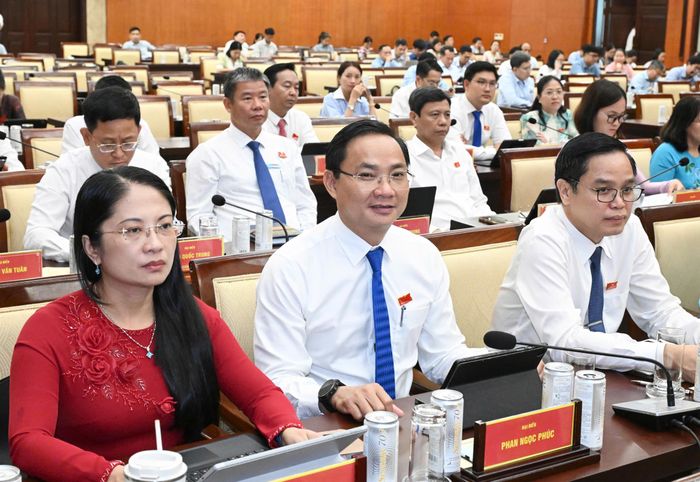  Đại biểu tham dự kỳ họp. Ảnh: VIỆT DŨNG 