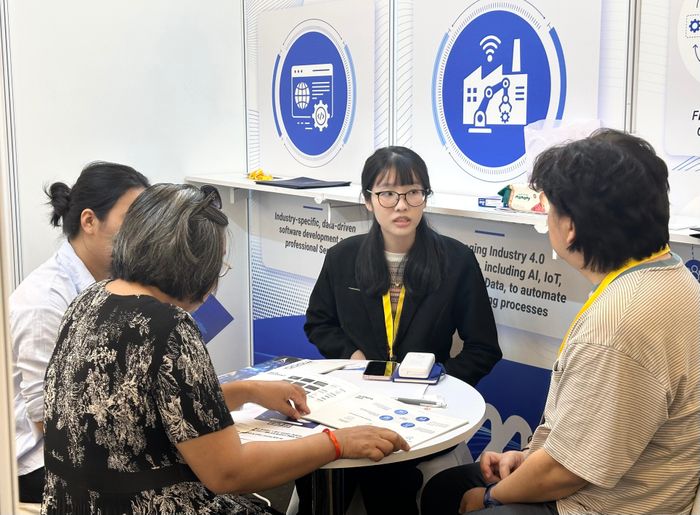  Hoạt động kết nối giao thương giữa doanh nghiệp Việt Nam - Hàn Quốc. Ảnh: BÙI TUẤN 