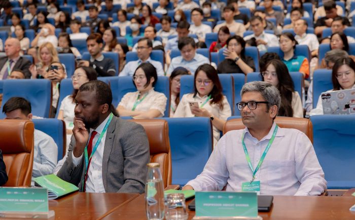 Các đại biểu dự hội thảo.