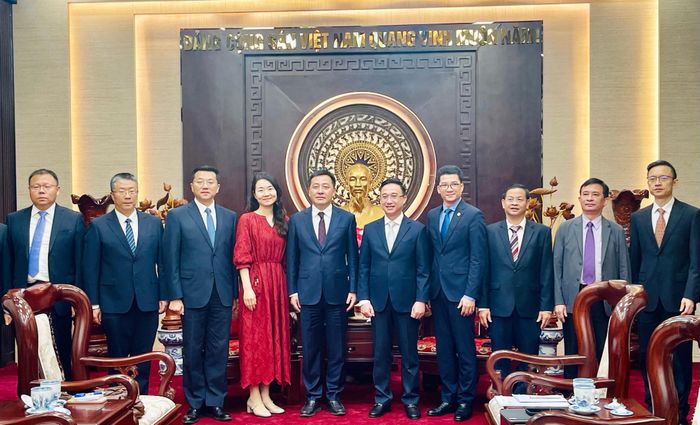  Các đại biểu chụp ảnh lưu niệm. Ảnh: VIỆT DŨNG 