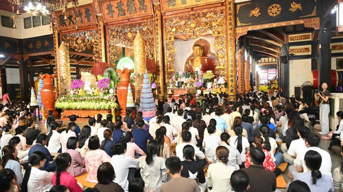 Đông đảo người dân, Phật tử có mặt tại chùa Vĩnh Nghiêm trong Lễ Vu Lan