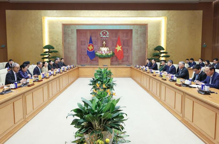 Thủ tướng Lê Minh Hưng tiếp Đại sứ, Đại biện các nước ASEAN tại Việt Nam, chiều 27-8. Ảnh: VIẾT CHUNG