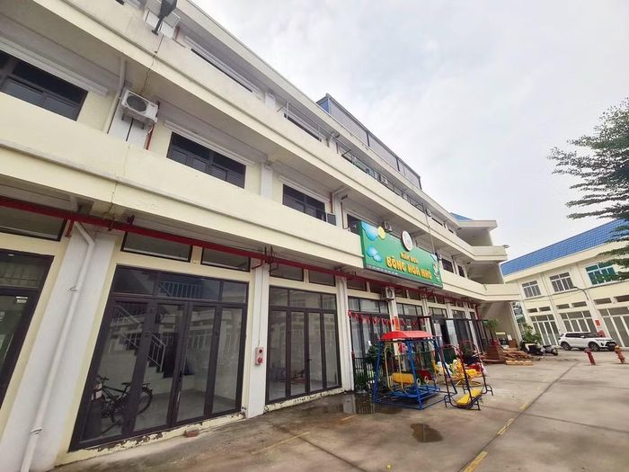 Hai ki-ốt chợ Châu Cầu đang được cho thuê để làm cơ sở giáo dục mầm non.