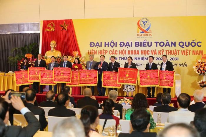 Công tác thi đua, khen thưởng tại Đại hội chiều 27/8.