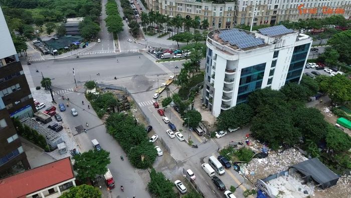 Dự án có điểm đầu tuyến giao với đường Đỗ Đức Dục, điểm cuối tuyến giao với đường Mễ Trì, với chiều dài 828,58m. Quy mô mặt cắt ngang của đường được chia làm 2 đoạn. Trong đó, đoạn 1 dài khoảng 635m, chiều rộng 30m; đoạn 2 dài gần 200m, rộng 30-48m.