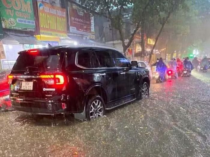 Trong mưa dông có khả năng xảy ra lốc, sét, mưa đá và gió giật mạnh có thể gây ảnh hưởng đến sản xuất nông nghiệp, làm gãy đổ cây cối, hư hại nhà cửa, các công trình giao thông, cơ sở hạ tầng.