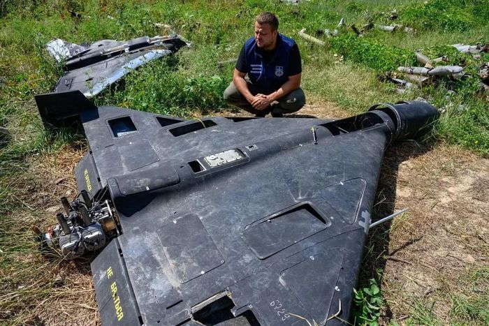 Trong thời gian khai thác sử dụng UAV Geran-3, các chuyên gia Nga đã tinh chỉnh một số thiết kế và tích lũy kinh nghiệm sử dụng UAV phản lực, và áp dụng tất cả những điều này vào phiên bản tiếp theo, Geran-4. Phiên bản mới này có khung máy bay được gia cố, được thiết kế đặc biệt cho động cơ phản lực.
