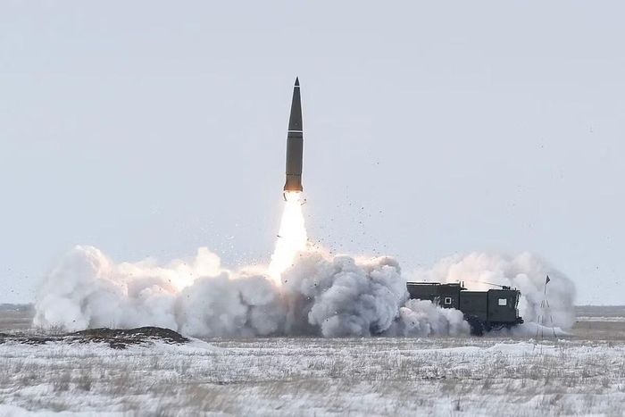 Có thể kết luận mà cơ quan tình báo quân sự Ukraine đưa ra dựa trên phân tích số sê-ri tìm thấy trên mảnh vỡ tên lửa. Nhưng từ thực tế chiến trường cho thấy, Lực lượng vũ trang Nga (RFAF), thường sử dụng tên lửa đạn đạo Iskander-M và tên lửa siêu thanh 3M22 Zircon, để tấn công các mục tiêu quan trọng nằm sâu trong lãnh thổ Ukraine.