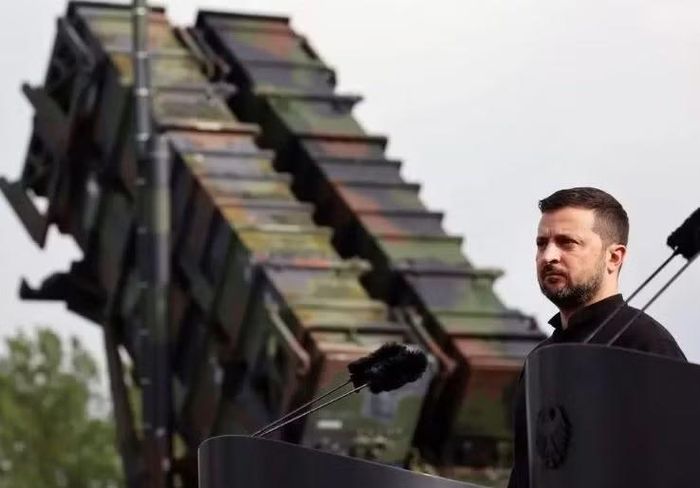 Tên lửa đạn đạo là một trong những mối đe dọa nguy hiểm nhất đối với Ukraine. Hệ thống phòng không Patriot do Mỹ sản xuất, hiện là vũ khí duy nhất của nước này có khả năng đánh chặn chúng, nhưng Ukraine lại đang thiếu hụt nghiêm trọng đạn tên lửa loại này.