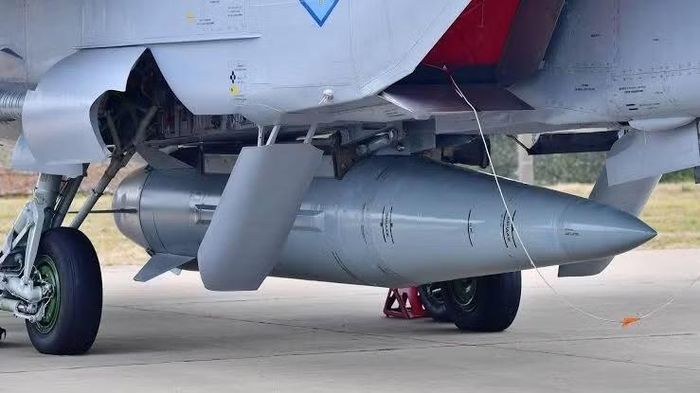 Tướng tình báo Ukraine cũng làm rõ rằng, việc Nga đã ngừng sản xuất Kinzhal - loại tên lửa đạn đạo phóng từ trên không, thường được trang bị trên máy bay MiG-31, có thể do "độ chính xác thấp" của loại vũ khí này, khiến việc sản xuất bị đình chỉ.