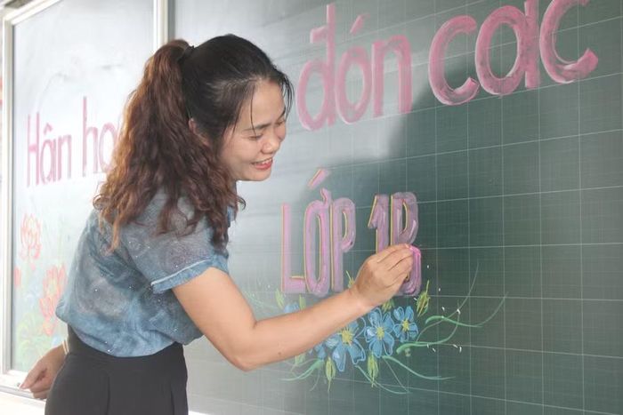 Các bảng lớp được trang trí bắt mắt, vui tươi tạo không khí hân hoan cho học sinh trong những ngày đầu đến trường.