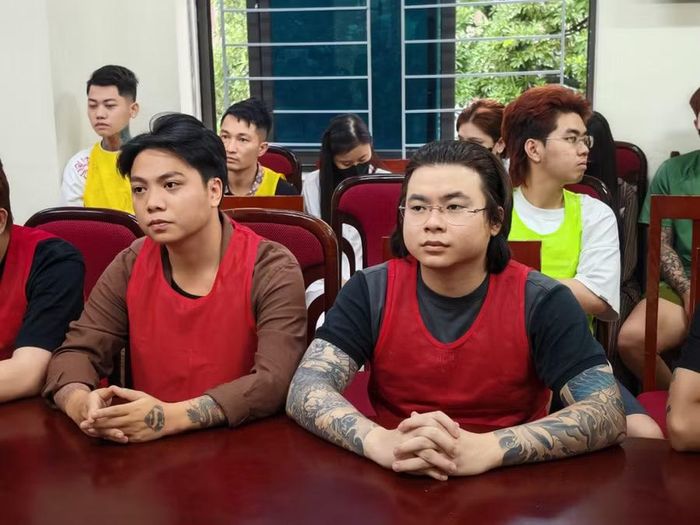 Phạm Tuấn cùng đồng phạm bị khởi tố do đăng tải các video về giang hồ, bạo lực học đường.
